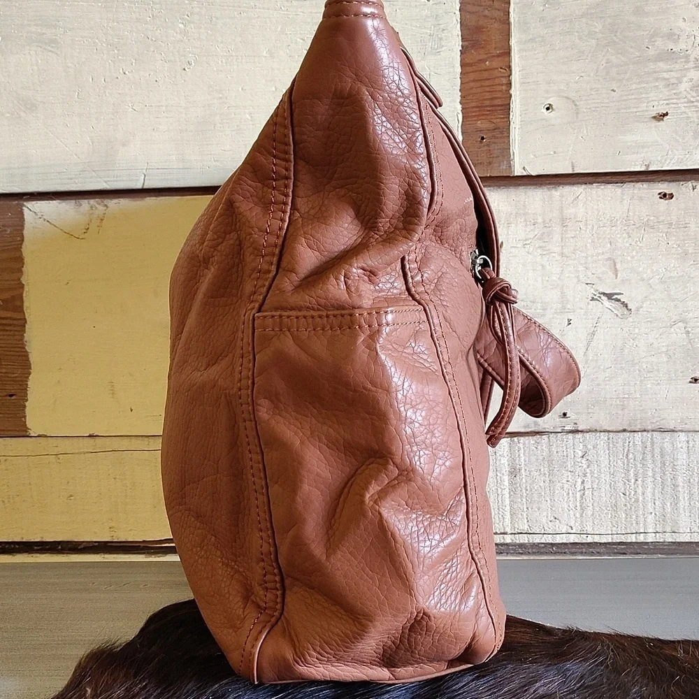 Montana West PU faux leather brown hobo bag with extra zip pouch  zip top